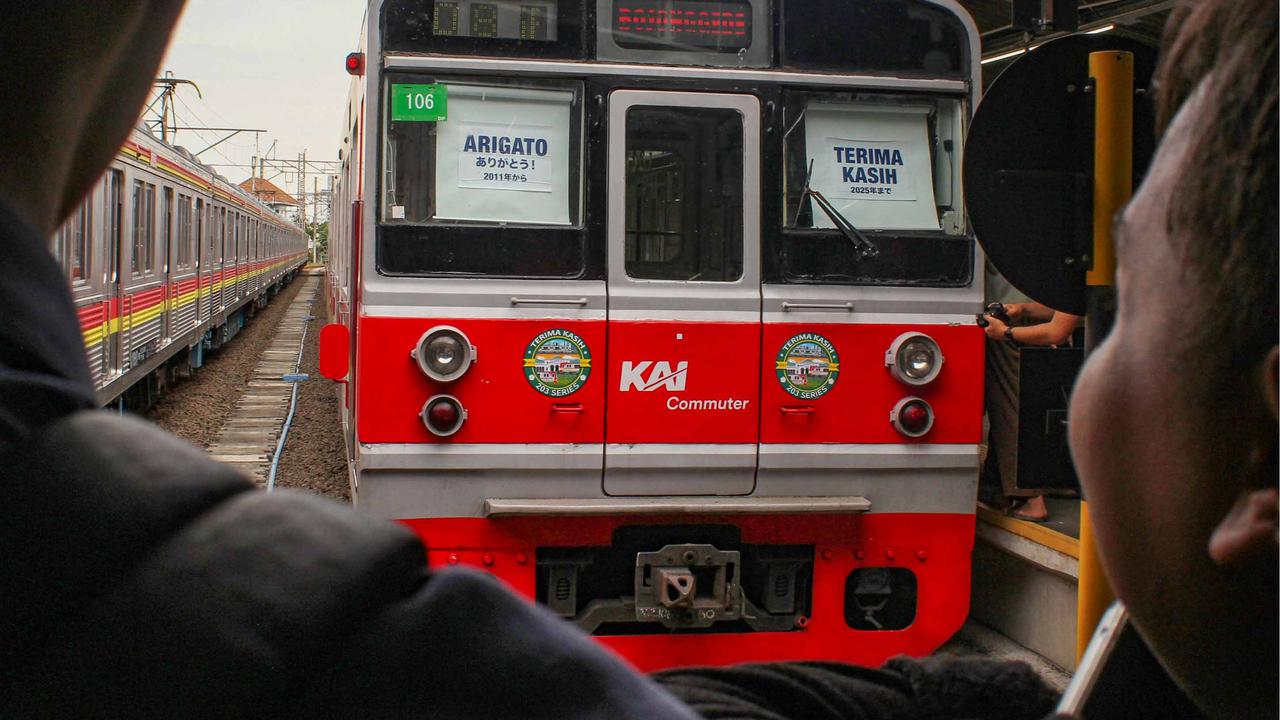FOTO: Arigato KRL,  Perjalanan Terakhir Kereta Legendaris Eks Jepang di Jabodetabek