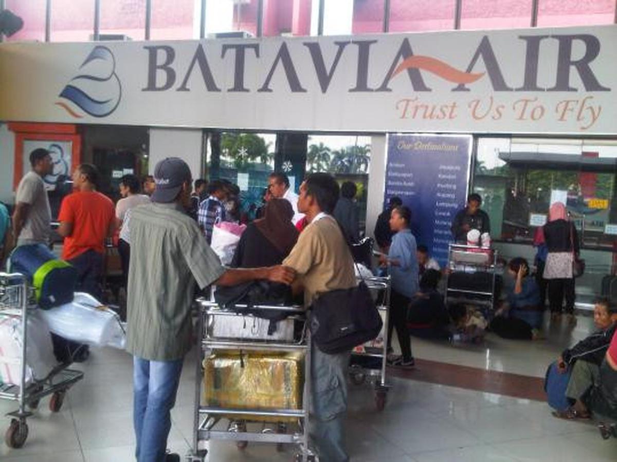 Kantor Batavia Air 'dikepung' calon penumpang
