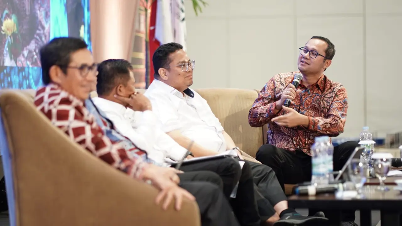 Seminar Nasional bertajuk Tindak Pidana Pemilu dan Berita Bohong dengan pembicara Dekan Fakultas Hukum Universitas Hasanuddin Hamzah Halim, Kepala Kejaksaan Tinggi Sulawesi Selatan Leonard Eben Ezer Simanjuntak, Ketua Bawaslu Rahmat Bagja, Mantan Ketua Ma