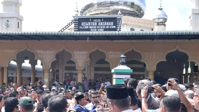 Jokowi solat di Binjai