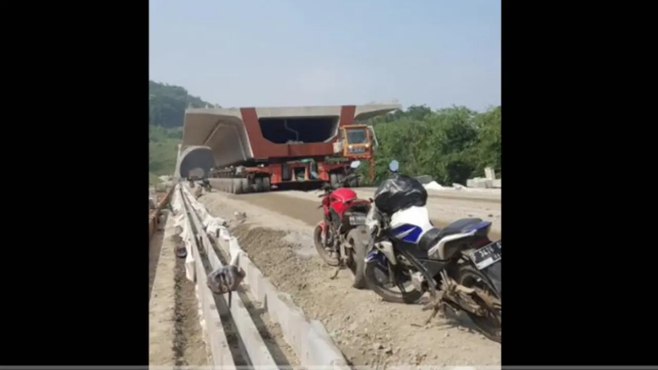 Truk Raksasa Gendong Grider Kereta Cepat