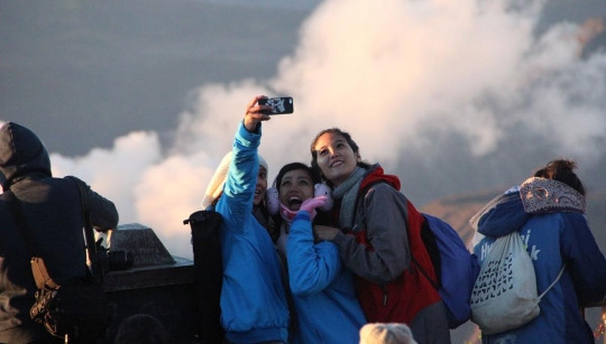 Ramai-ramai abadikan keindahan panorama Bromo yang eksotis
