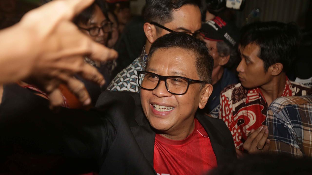 FOTO: Bebas Lewat Amnesti, Hasto Kristiyanto Resmi  Keluar dari Rutan KPK