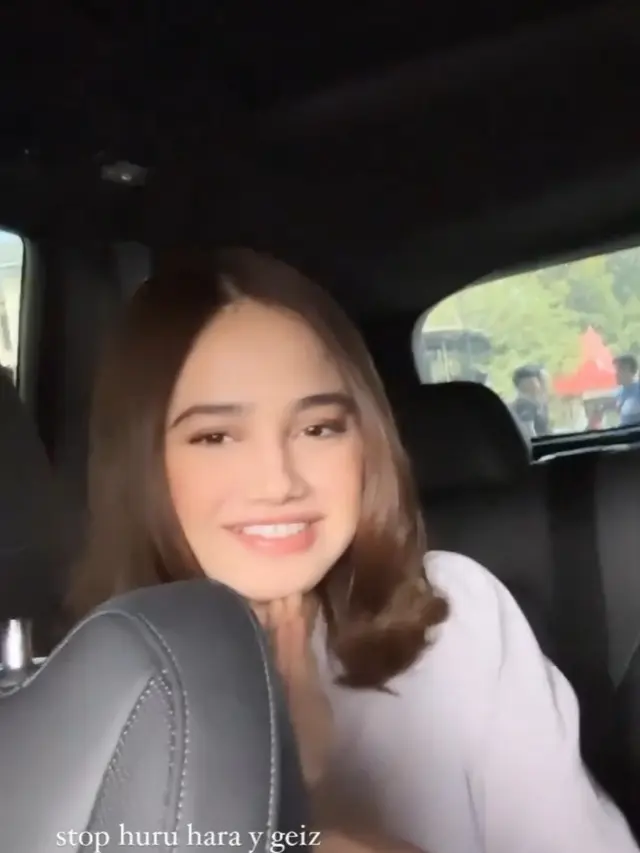 Salshabilla Adriani bagikan momen kompak dengan Syifa Hadju di lokasi syuting sinetron Bidadari Surgamu (Foto: instagram salshabillaadr/syifahadju)