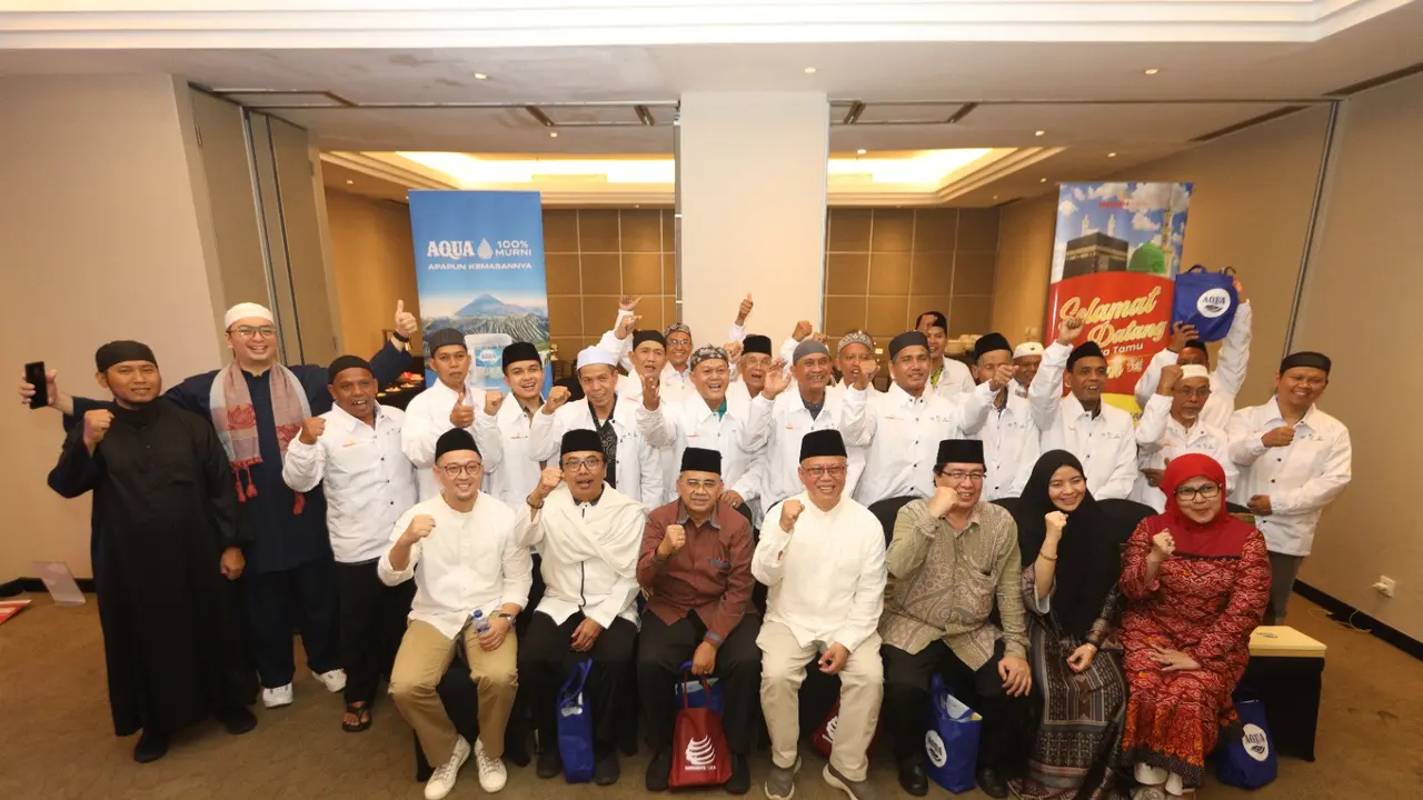 AQUA dan DMI Berangkatkan 20 Khadimatul Masjid untuk Umrah
