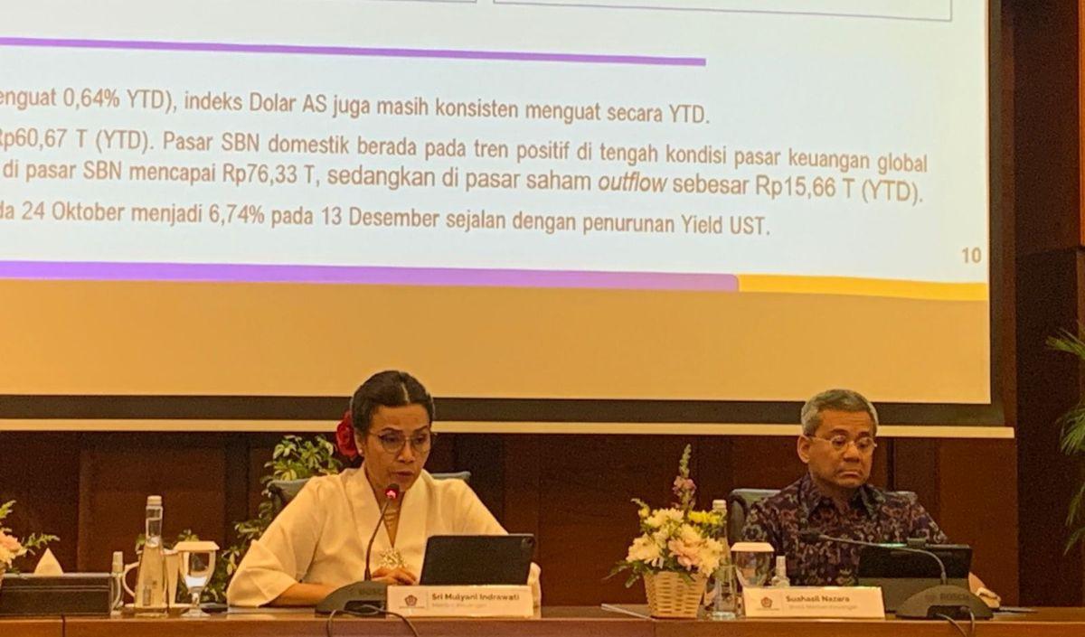 "Di Amerika inflasi masih di atas target dan suku bunga masih tinggi. Meskipun AS mungkin pada minggu-minggu ini menunjukkan bahwa ada tanda-tanda tingkat suku bunga sudah pada titik puncaknnya,"&nbsp;