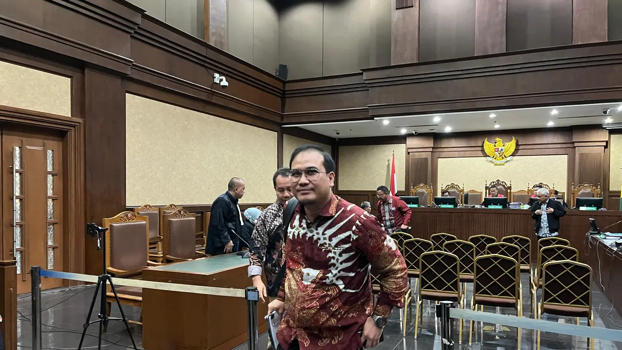Saksi Ahli Hukum Pertambangan dan Lingkungan Ahmad Redi saat sidang lanjutan kasus dugaan korupsi timah dengan terdakwa Harvey Moeis.