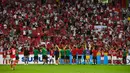 Para pemain Indonesia menyapa para penggemarnya usai melawan Thailand pada pertandingan sepak bola leg kedua final Piala AFF 2020 di National Stadium, Singapura, Sabtu (1/1/2022). Pertandingan berakhir dengan skor 2-2. (Roslan RAHMAN/AFP)