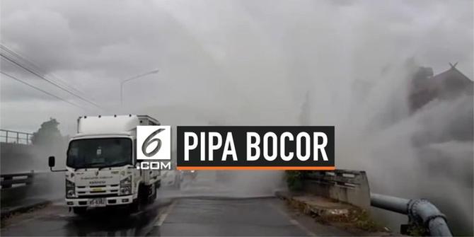 VIDEO: Bak Air Mancur, Pipa Bocor Semburkan Air di Pinggir Jalan