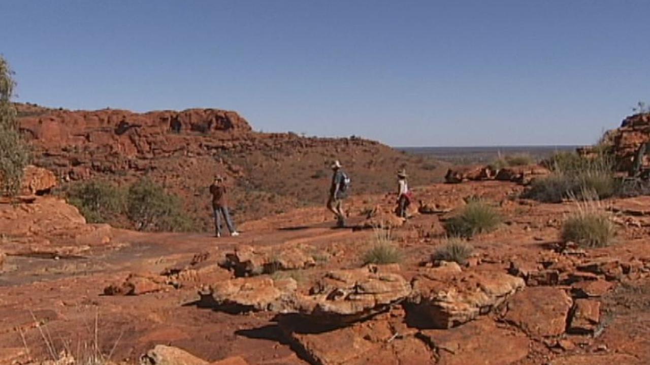 Pria Tewas Tersambar Petir Saat Rayakan Tahun Baru di Gunung