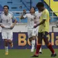 Pemain Uruguay Edinson Cavani (21) merayakan gol pembuka dalam pertandingan sepak bola kualifikasi untuk Piala Dunia FIFA Qatar 2022 melawan Kolombia di stadion Metropolitano di Barranquilla, Kolombia, Jumat, 13 November 2020. (AP Photo / Fernando Vergara