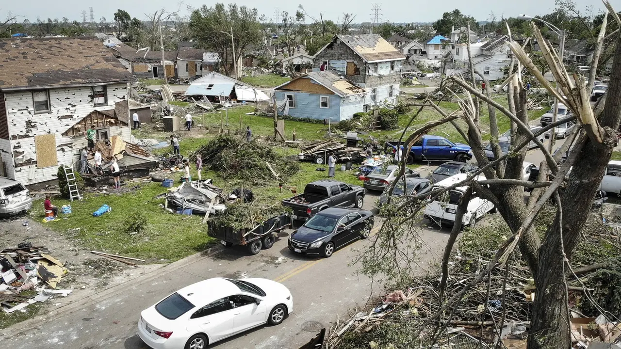 Dampak kerusakan akibat tornado yang menghantam kota Dayton, negara bagian Ohio, Amerika Serikat (AP/John Minchillo)