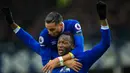 Striker Everton, Romelu Lukaku, merayakan gol yang dicetaknya ke gawang Manchester City. Keempat gol Everton dicetak oleh Romelu Lukaku, Kevin Mirallas, Tom Davies dan Ademola Lookman. (EPA/Peter Powell)