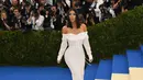 Kisah hidup Kim Kardashian memang tak pernah lepas daari perbincangan publik. Belakangan dikabarkan berpisah dengan Kanye West, namun rumor tersebut ditampik oleh keromantisan di hari ulangtahun pernikahan mereka. (AFP/Bintang.com)
