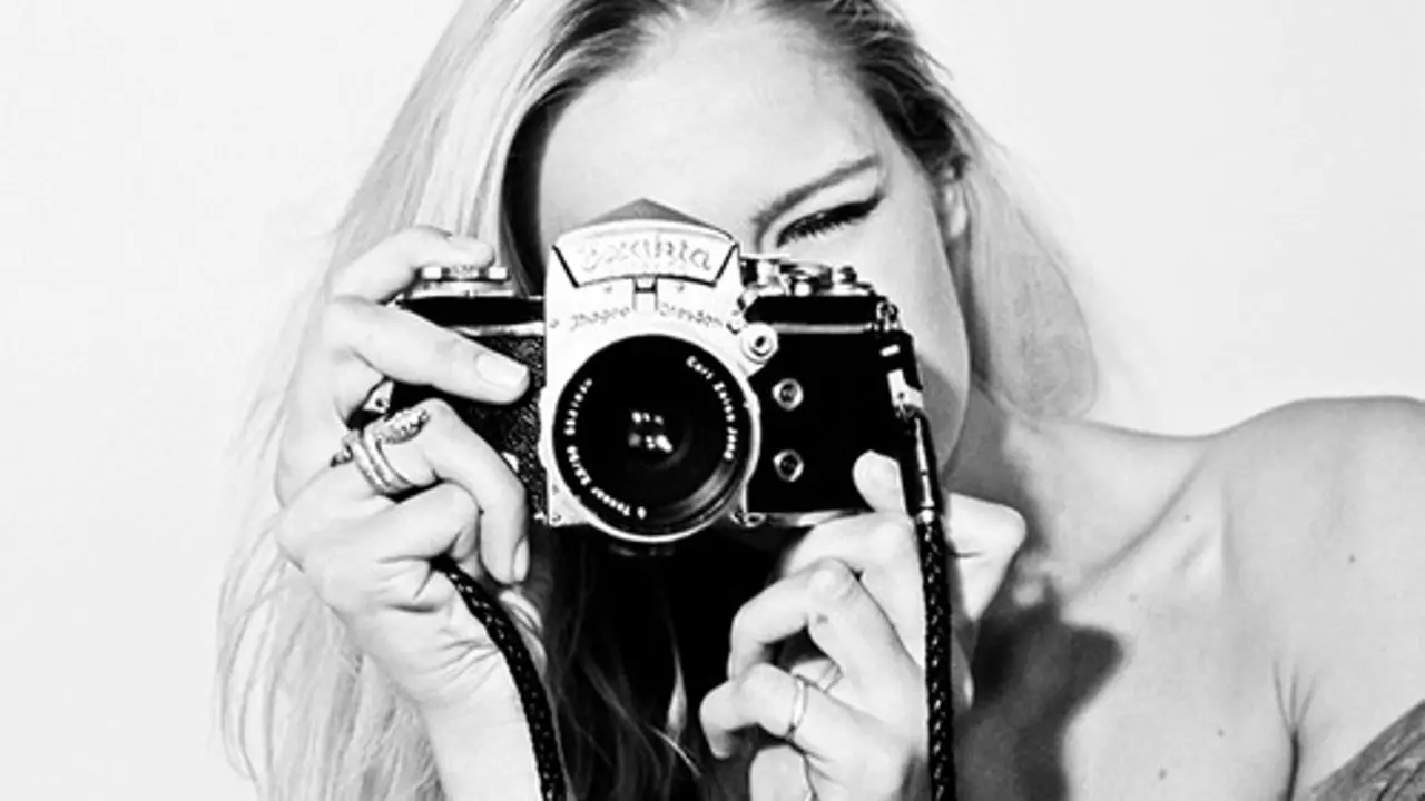 7 Alasan yang Bikin Kamu Tetap Gunakan Konsep Foto Hitam-Putih