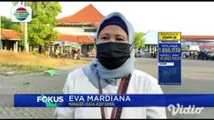 Nampak terlihat antrean panjang kendaraan, motor dan mobil di Pelabuhan Kamal, Bangkalan, Jawa TImur. Petugas Satgas Covid-19 melakukan penyekatan dan sosialisasi prokes kepada masyarakat, agar tidak terjadi kerumunan.