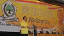 Ketum Partai Golkar versi Munas Bali Aburizal Bakrie berpidato pada rapat konsultasi nasional Golkar di Jakarta, Selasa (10/3). Rapat itu membahas putusan Menkumham yang menerima kepengurusan Golkar versi Agung Laksono. (Liputan6.com/Herman Zakharia)
