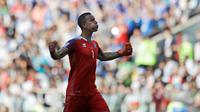 Kiper Timnas Islandia, Hannes Thor Halldorsson, tak hanya berhasil menghentikan Lionel Messi, tapi juga pernah membuat Cristiano Ronaldo tak berdaya. (AP Photo/Matthias Schrader)