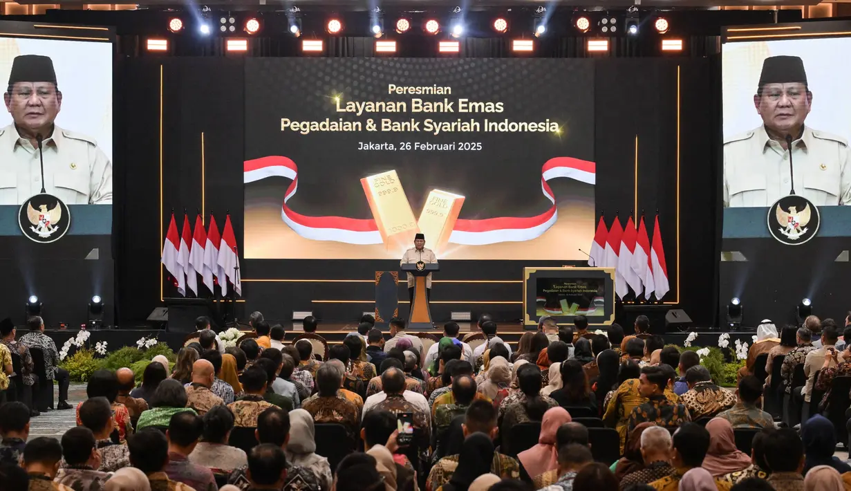 Presiden Prabowo Subianto menyampaikan pidato saat peresmian layanan perbankan emas batangan oleh Pegadaian dan Bank Syariah Indonesia, di Jakarta pada Rabu 26 Februari 2025. (BAY ISMOYO/AFP)