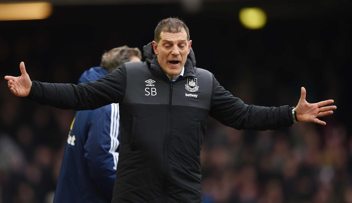  Pelatih West Ham United, Slaven Bilic terus memompa semangat timnya saat melawan Sunderland  pada lanjutan Liga Inggris di Stadion Upton Park, Sabtu (27/2/2016). (Reuters / Tony O'Brien)