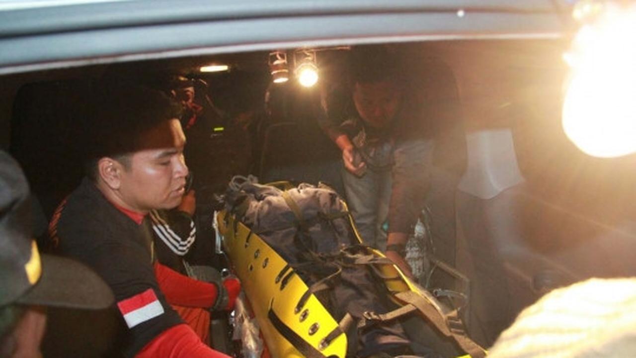 Evakuasi dramatis pendaki yang tersesat di Gunung Semeru