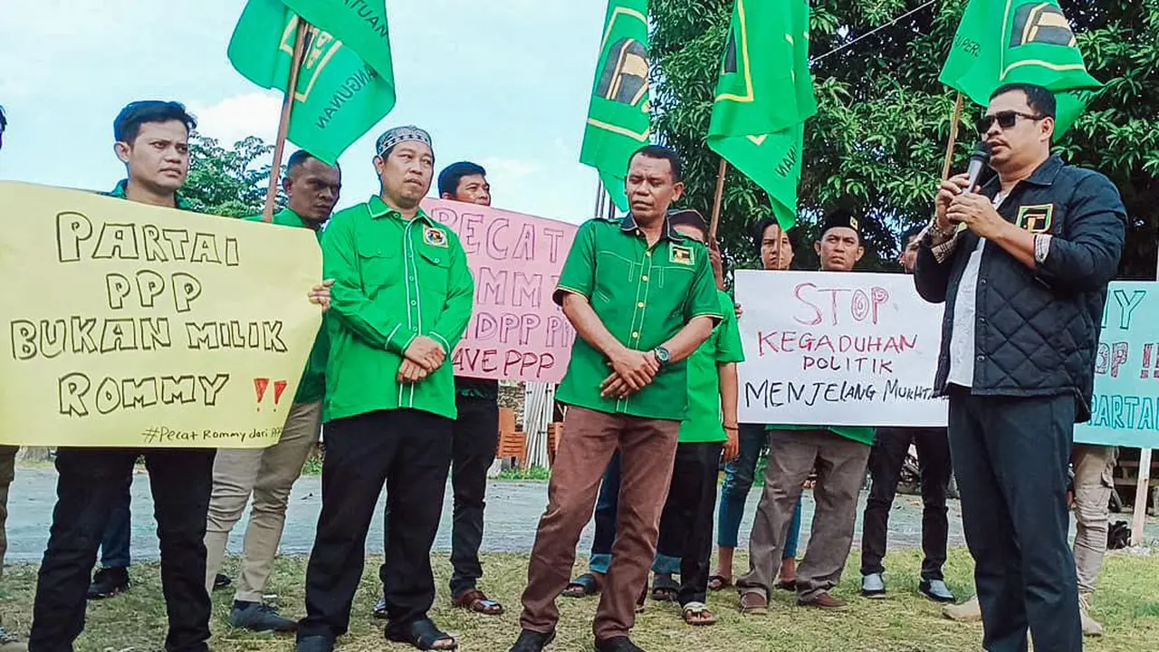 Pengurus Dewan Pimpinan Cabang (DPC) Partai Persatuan Pembangunan (PPP) se-Papua Barat menggelar aksi di Manokwari, Papua Barat, Selasa (10/6/2025) (Istimewa)