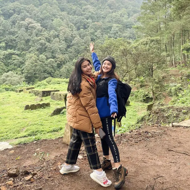 6 Momen Keseruan Chandrika Chika saat Liburan di Gunung Puntang