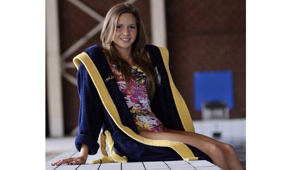 Boglarka Kapas lahir pada tanggal 22 April 1993 di Debrecen, Hungaria. (Bola.com/Instagram/Boglarka Kapas)