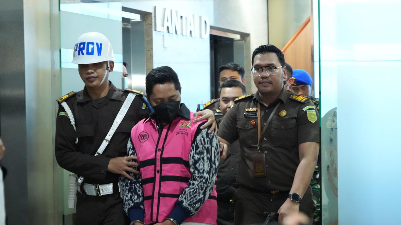 Tersangka kasus korupsi minyak mentah Pertamina