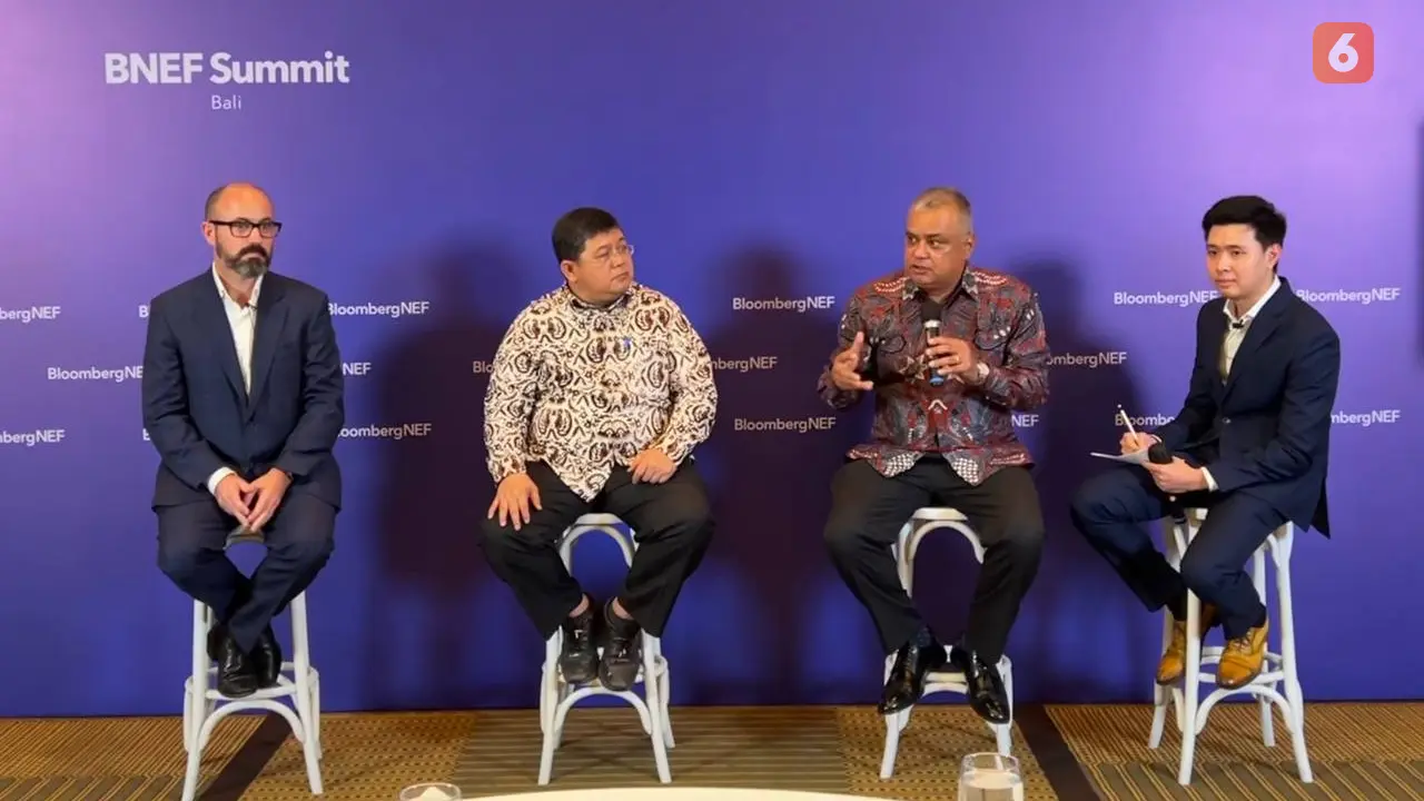 Kiri ke kanan: Paul Everingham (Chief Executive Officer, ANGEA), Ridha Yasser (Direktur Energi, Kementerian Koordinator Bidang Kemaritiman dan Investasi/CMMAI), Manish Misra (VP Strategy & Integration, Chevron New Energies), dan Wayne Tan (Oil Analyst, BloombergNEF) saat Diskusi Panel pada BloombergNEF (BNEF) Net Zero Summit