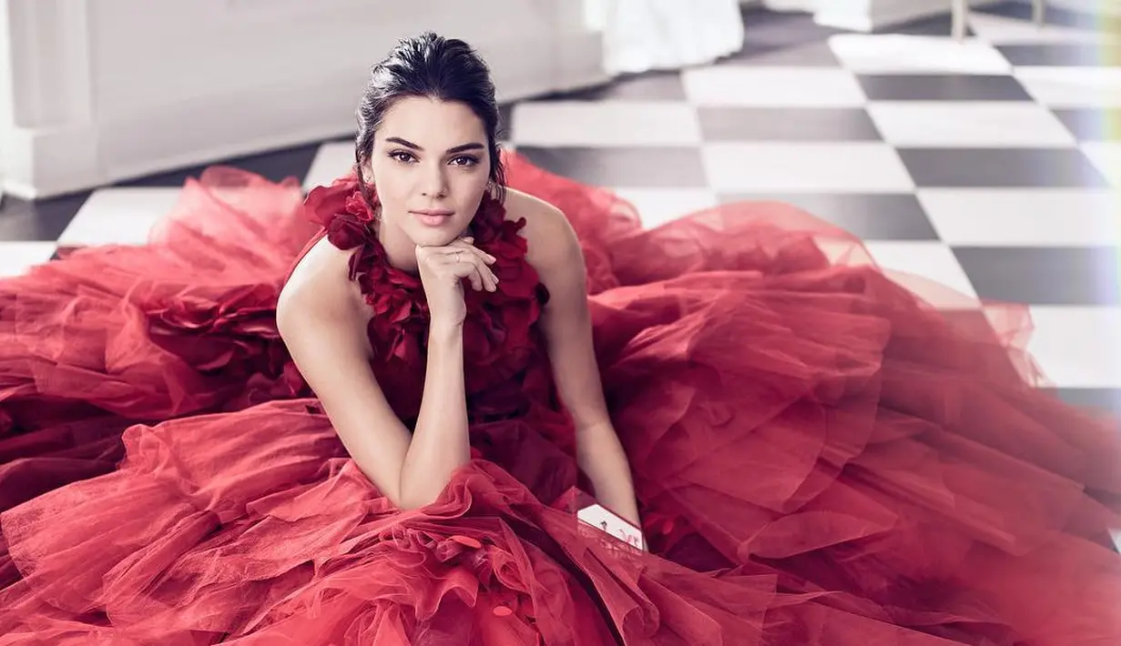 Dilansir dari HollywoodLife, Kendall Jenner sendiri berbeda dengan para saudarinya mengenai hubungan percintaan. (instagram/kendalljenner)