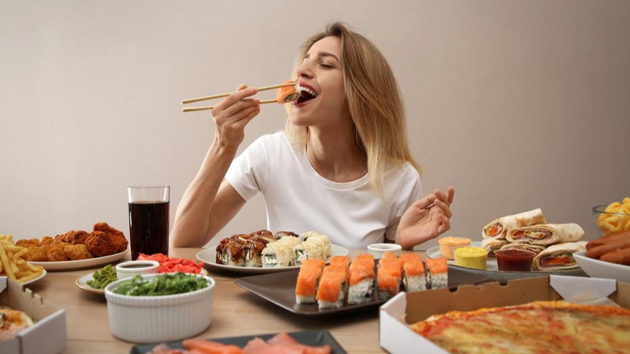 1. Hindari Makan Berlebihan<br>
