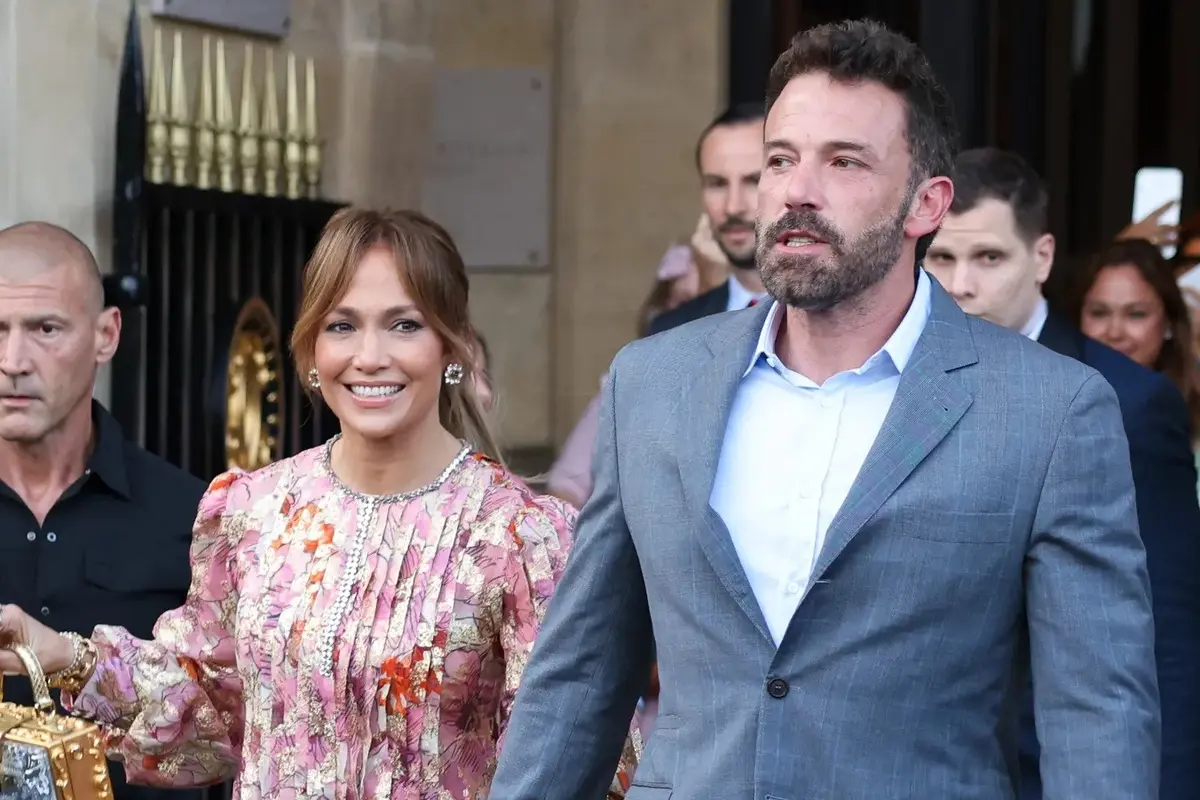 Jennifer Lopez dan Ben Affleck di Paris