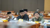 Menteri Agama (Menag) Yaqut Cholil Qoumas menghadiri Raker dengan Komisi VIII DPR RI tentang penyelenggaraan haji 2023. Rapat ini salah satunya membahas 8.000 kuota tambahan yang diberikan pemerintah Arab Saudi kepada Indonesia. (Foto: MCH PPIH 2023)