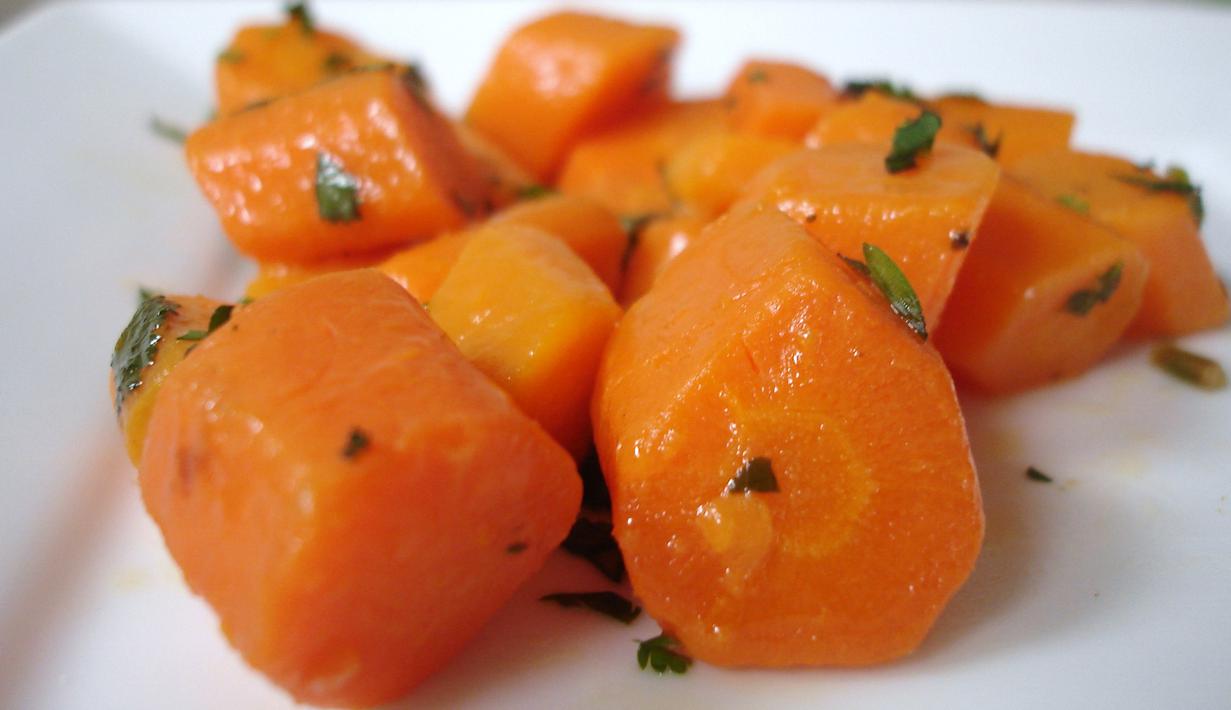 Wortel adalah makanan yang luar biasa sebagai obat ketika Anda sakit, tapi mereka harus direbus atau dikukus sebelum dimakan. Wortel penuh kandungan nutrisi penting, seperti vitamin A, vitamin C, vitamin K, serat dan potasium. (Istimewa)