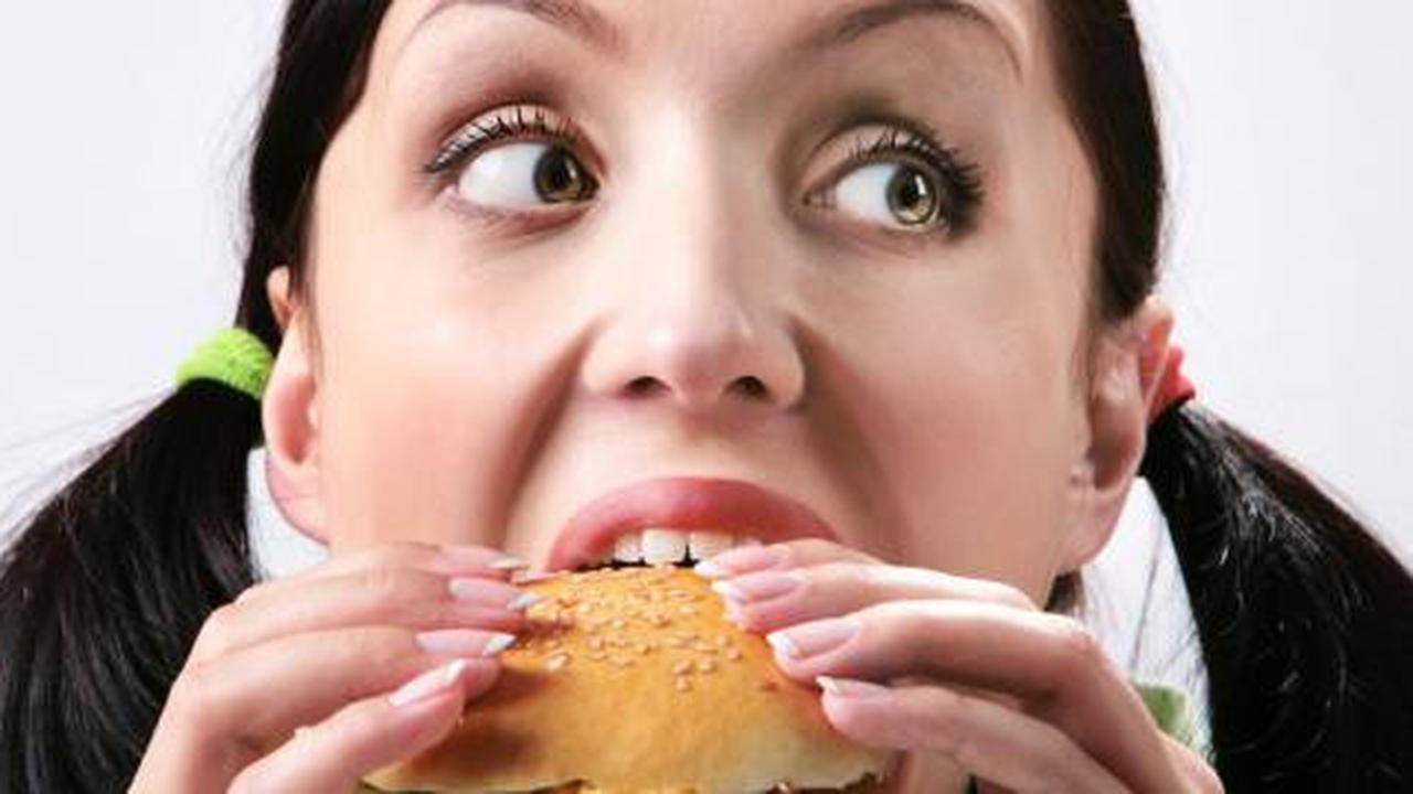 Ini alasan kenapa mengantuk setelah makan banyak