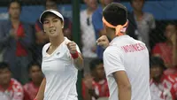 Ganda campuran tenis Indonesia, Christopher Rungkat dan Aldila Sutjiadi meraih medali emas SEA Games 2019. (Bola.com/Muhammad Iqbal Ichsan)