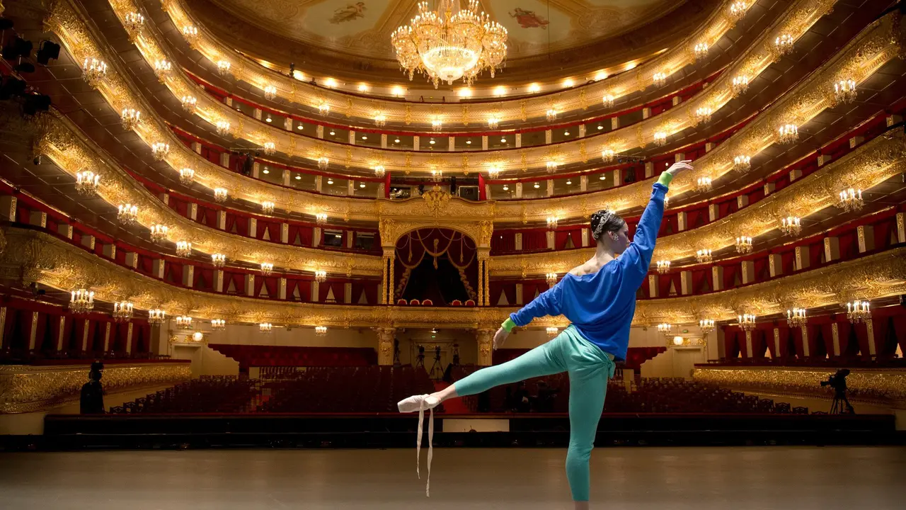 3 Atribut Fesyen Ini Nggak Boleh Dipakai di Bolshoi Theatre