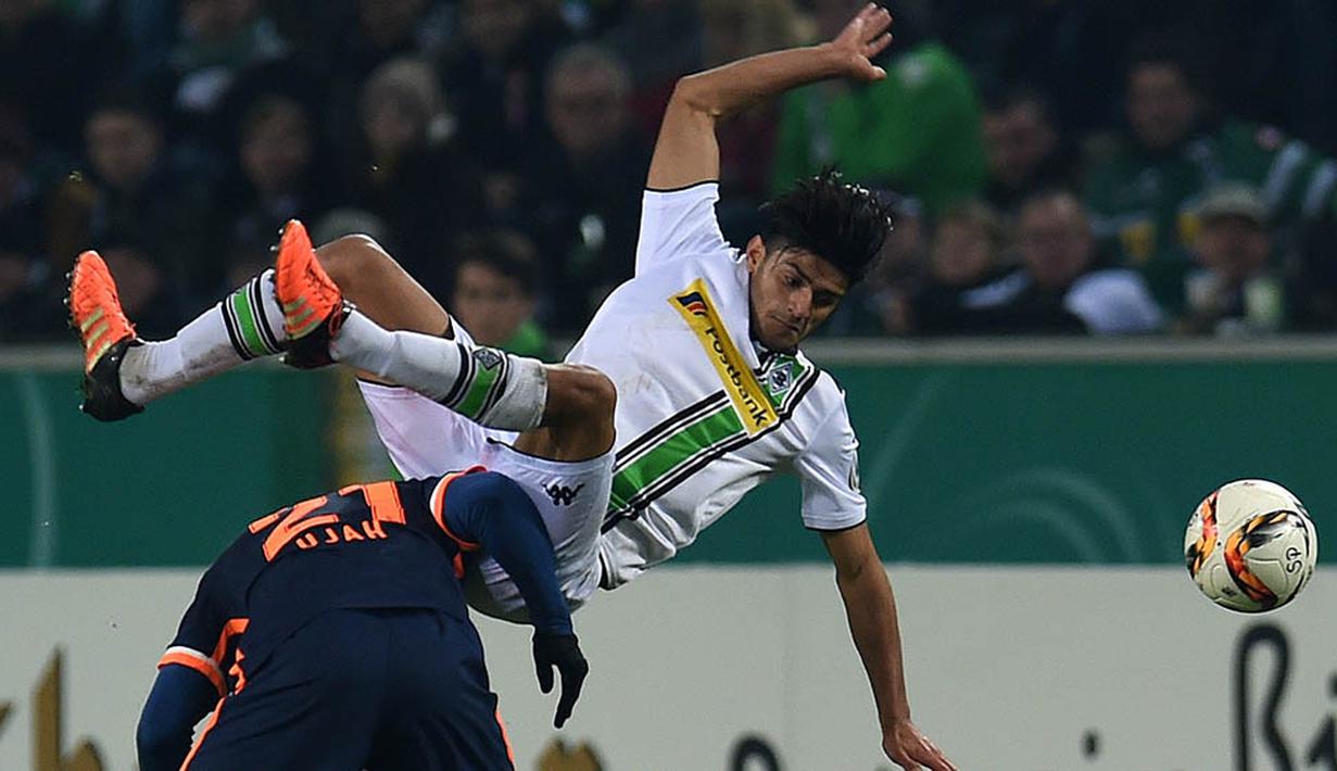Musim ini Amouda, Suriah itu sudah berhasil mencetak dua gol dari 19 laga bersama Borussia M'Gladbach. (AFP/Patrik Stollarz)