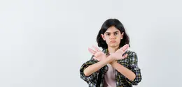 Tidak ada kata terlalu dini untuk mengajarkan anak-anak Anda siapa orang asing dan bagaimana menghindari situasi yang tidak aman. [Dok/Freepik.com/8photo].