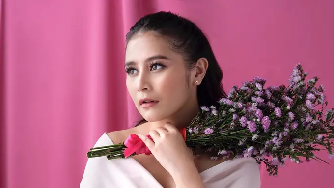 Potret Transformasi Prilly Latuconsina