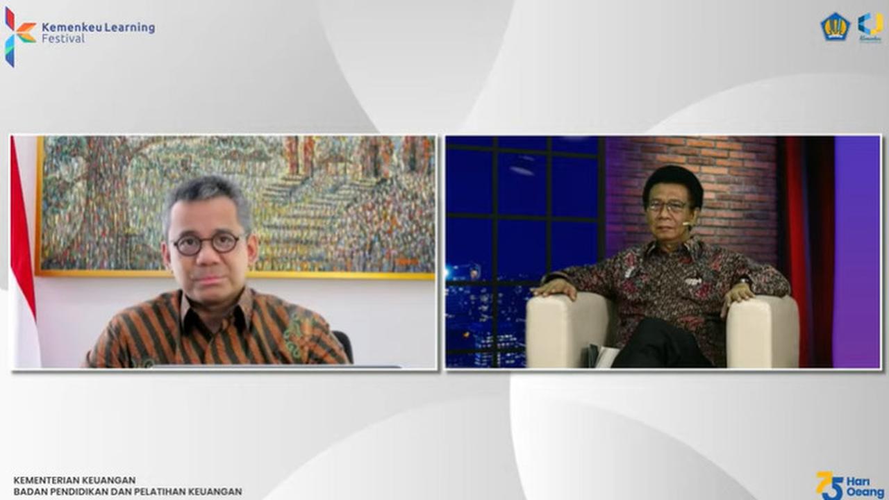 Wamenkeu Suahasil Nazara, menghadiri Bedah Buku Biografi Profesional Marwanto Harjowirjono "Maestro Simfoni Perbendaharaan: Pengawal Die-Hard APBN, Pendobrak Reformasi Birokrasi", Selasa (19/10/2021).