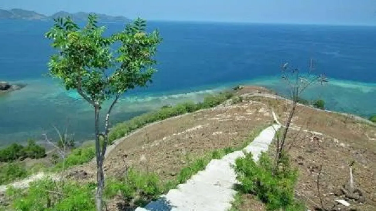 Ajibnya Pagi di Puncak Bukit Salib