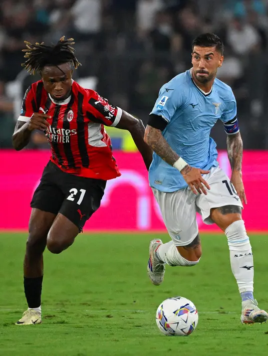 Hingga akhir babak pertama, skor 1-0 untuk AC Milan tidak berubah. (Tiziana Fabi/AFP)