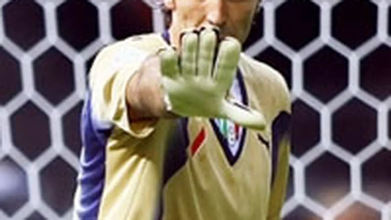 Buffon Perpanjang Kontrak Lima Tahun - Bola Liputan6.com