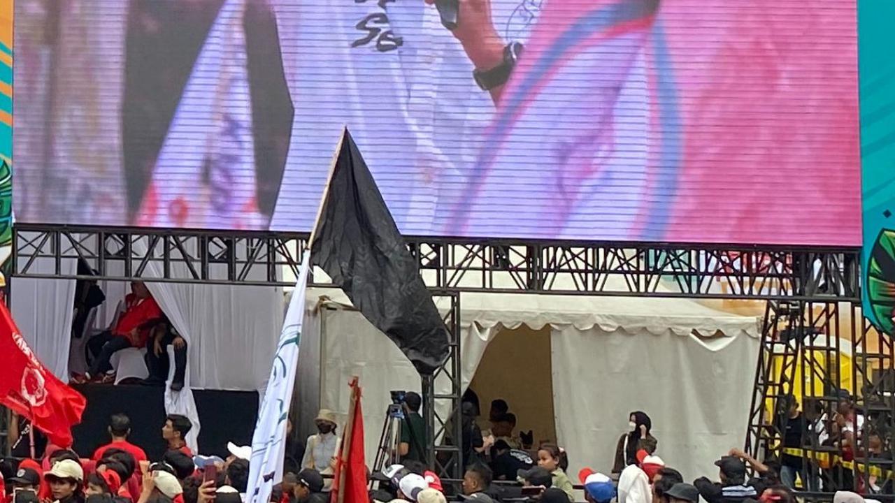 Ganjar Minta Pendukung Lawan Intimidasi: Kalau Tak Ada Peluru Kita Pakai Batu, Ini Kekuatan Rakyat