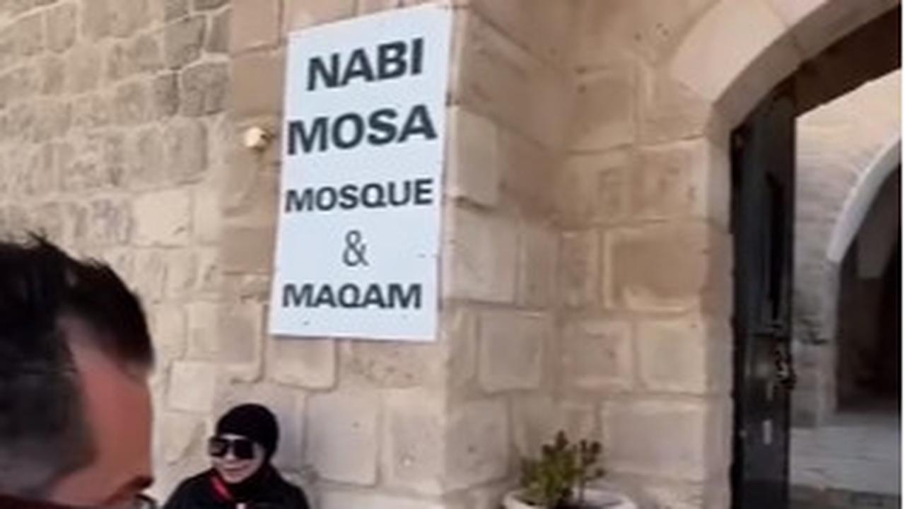 Kini, manusia di zaman ini masih dapat berziarah sekaligus berdoa bagi sosok nabi pilihan Allah SWT itu. Diketahui, makam Nabi Musa yang berada di dalam masjid itu tepatnya berjarak 20 kilometer timur Yerusalem.