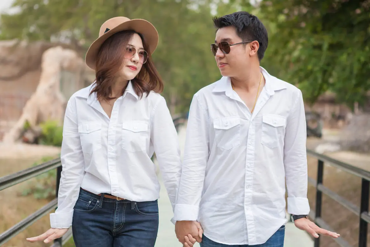 couple romantis bahagia