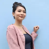 Penyanyi Mey Chan mengaku mengawali karirnya dari nol lagi. Pasangan duet Maia Estianty itu tampil sendiri setelah memutuskan keluar dari manajemen milik mantan istri Ahmad Dhani. (Nurwahyunan/Bintang.com)