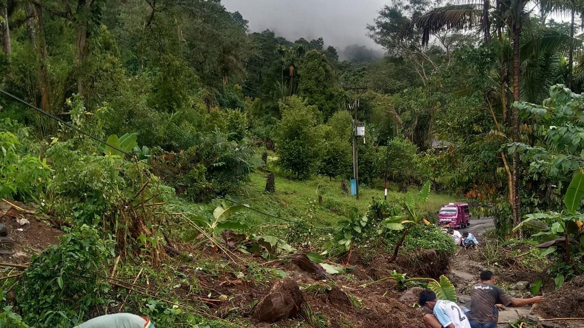Banjir Bandang Sebabkan Akses Komunikasi dan Transportasi Nagekeo NTT Lumpuh Total